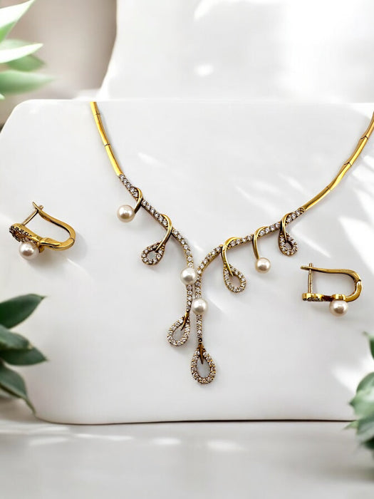 18k Necklace and Earrings Set, Drops motives Design. 16.5in 26 grams