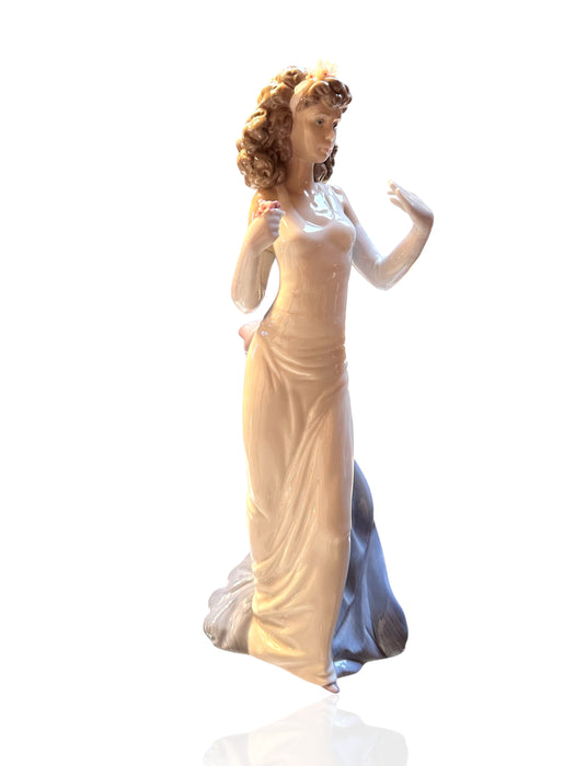 Lladro Anticipation 1999 Porcelain Figurine 6608, Lady figurine, Home Decor 12in