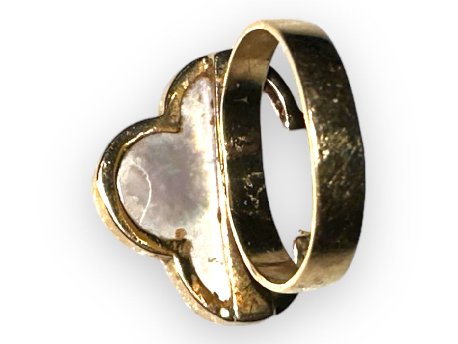 18K Gold Clover Ring Mother of Pearl , Size 5.8, Flower Design