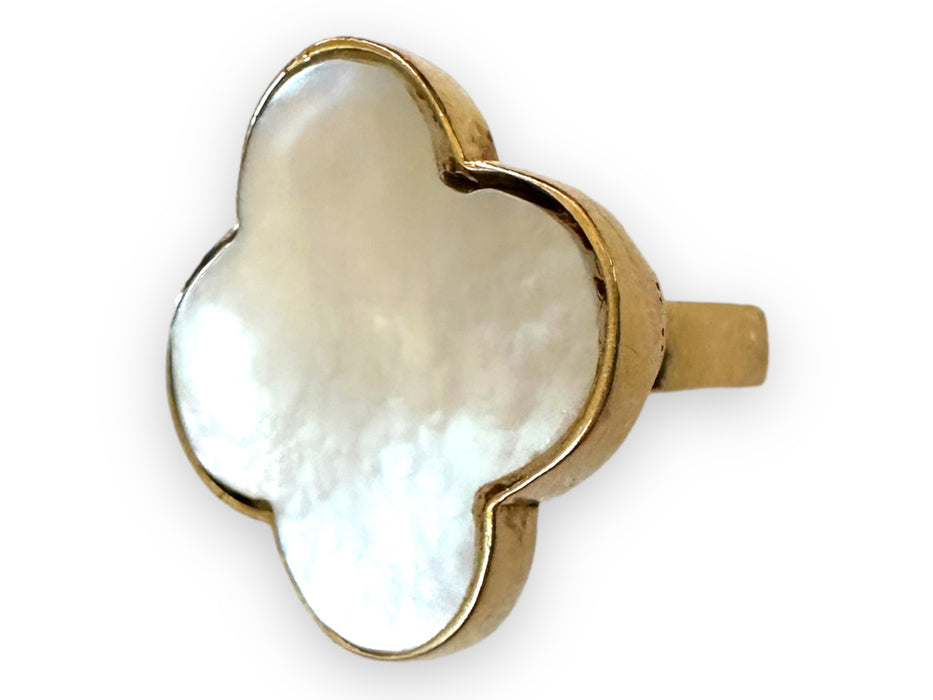 18K Gold Clover Ring Mother of Pearl , Size 5.8, Flower Design