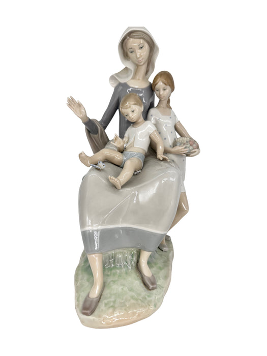 Retired Lladro Mother Figurine, Glazed, Made in Spain 15