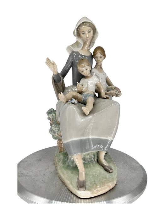 Retired Lladro Mother Figurine, Glazed, Made in Spain 15”