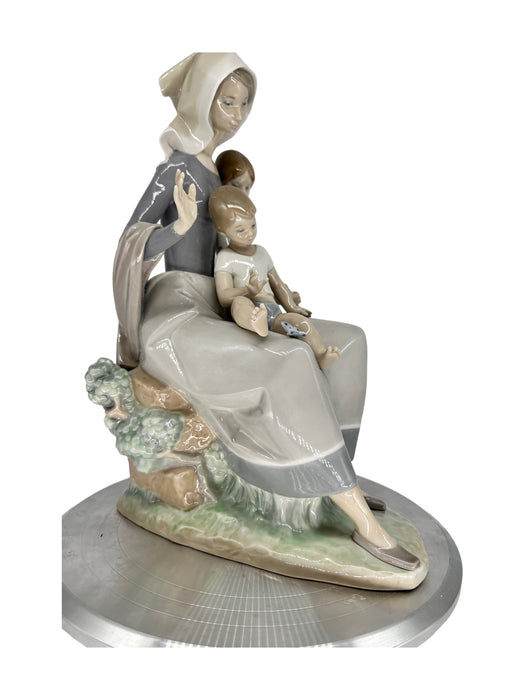 Retired Lladro Mother Figurine, Glazed, Made in Spain 15”
