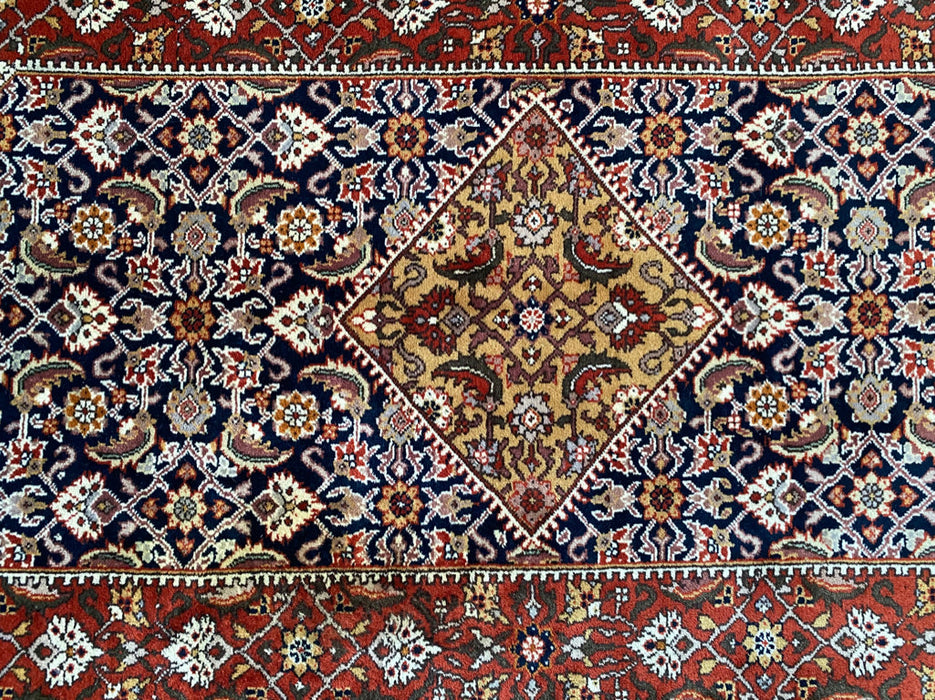 Oriental Hand Knotted Rug, Hamedan, 5’6” x 8’9”, Wool-EZ Jewelry and Decor