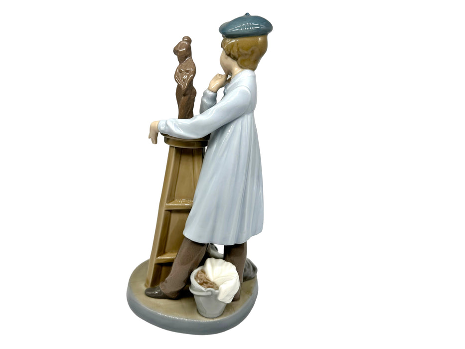 Retired Lladro Little Sculptor Gloss. Hand Made, Hand Painted Porcelain Figurine  Made In Spain Mint in Original Box, 11 inch-EZ Jewelry and Decor