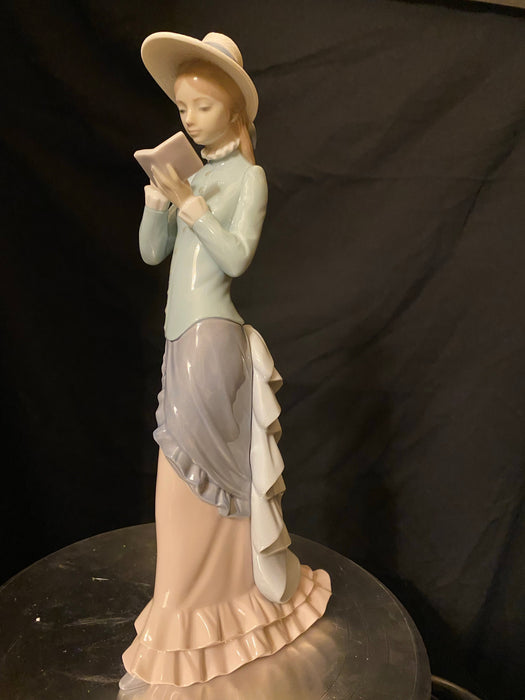 Vintage Lladro Figurine #5000 Lady Reading A Book 14" Handmade In Spain Mint Condition.-EZ Jewelry and Decor