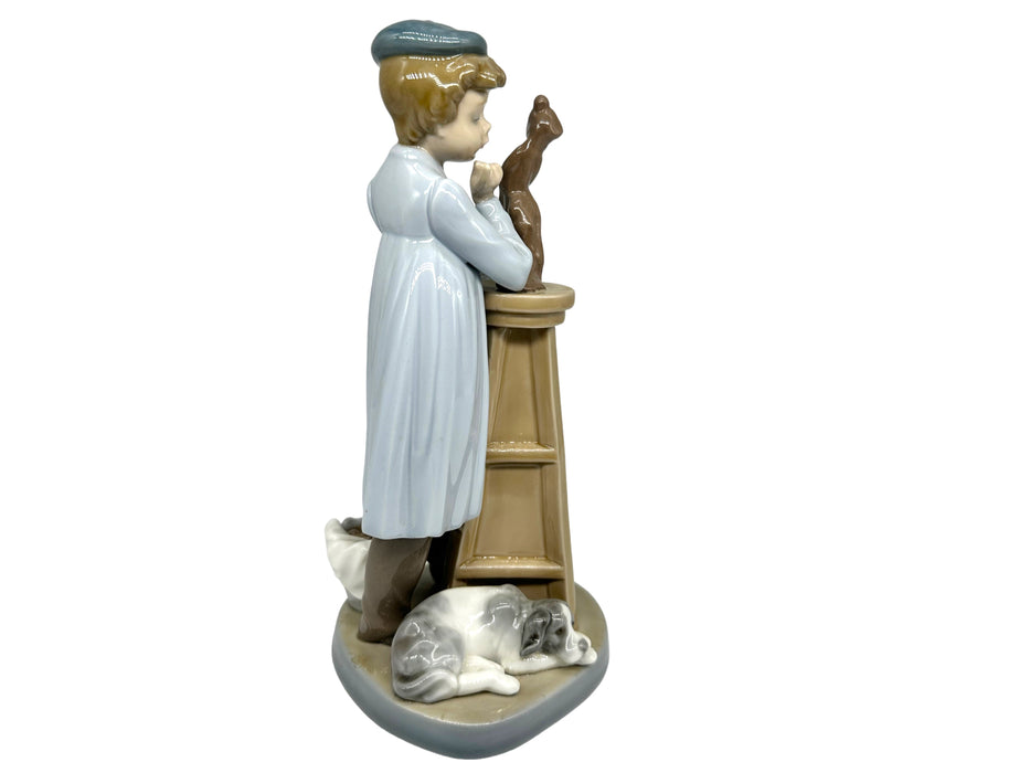 Retired Lladro Little Sculptor Gloss. Hand Made, Hand Painted Porcelain Figurine  Made In Spain Mint in Original Box, 11 inch-EZ Jewelry and Decor